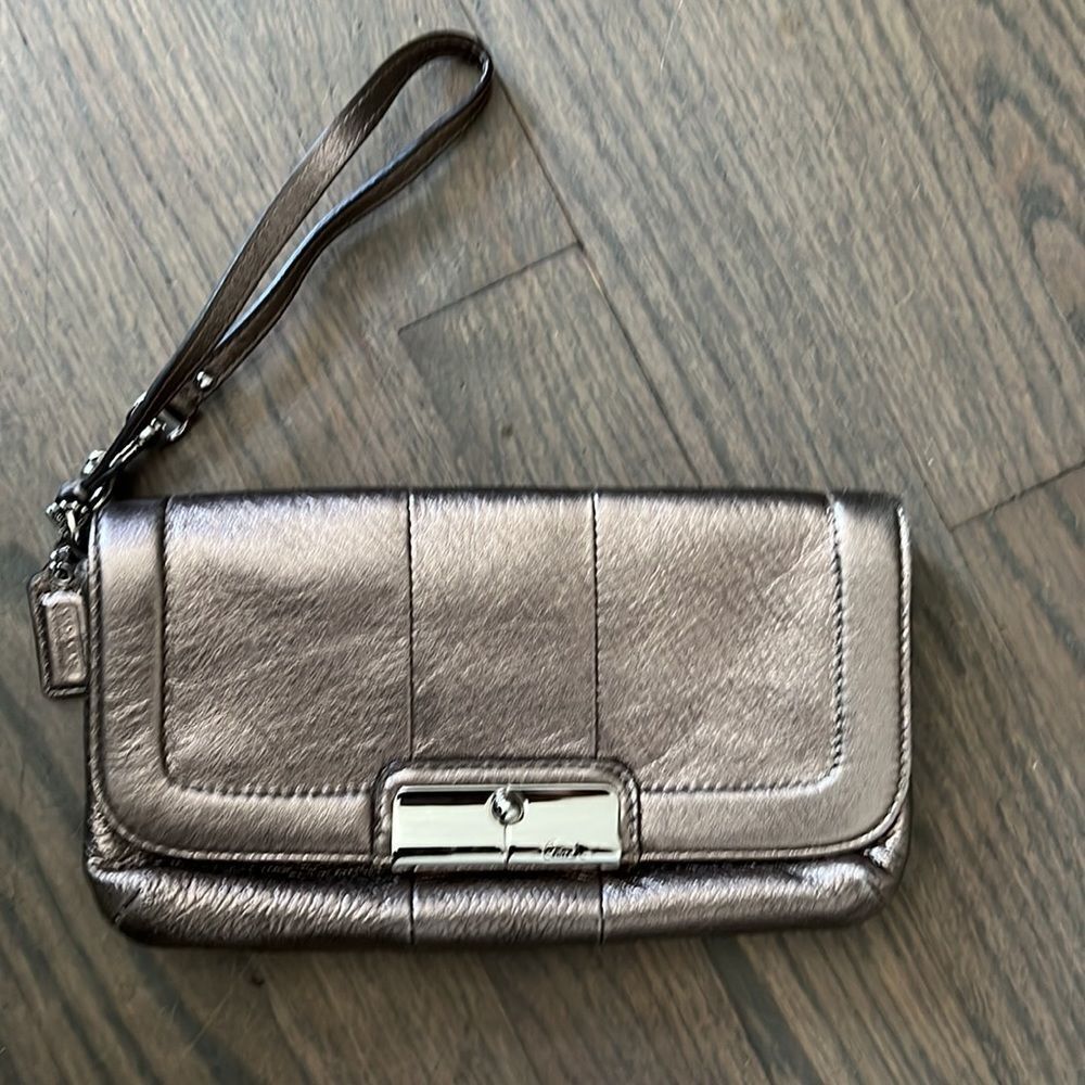 *Glam* Coach SOFT Leather Wristlet Clutch Green Satin Lining